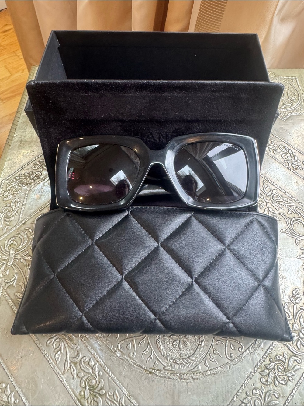 CHANEL Black Oversized Square 5435A Sunglasses with Gold CC Emblem - Picture 4 of 13